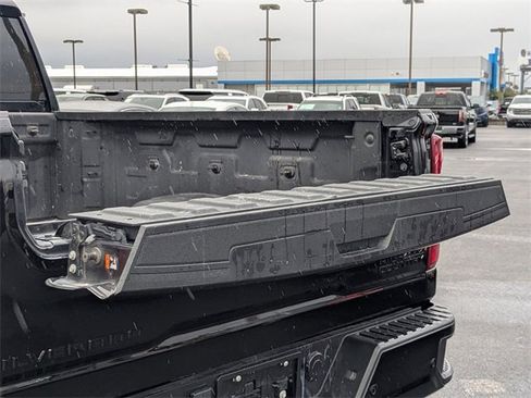 Used 2024 Chevrolet Silverado 2500 High Country w/ High Country Premium Package image 15