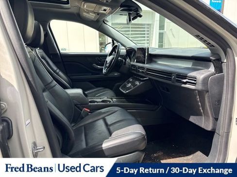 Used 2022 Lincoln Corsair AWD w/ Premium Package image 18
