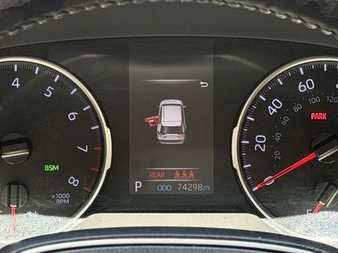 Used 2019 Toyota RAV4 XLE Premium FWD image 15
