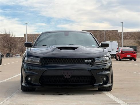 Used 2017 Dodge Charger R/T image 2