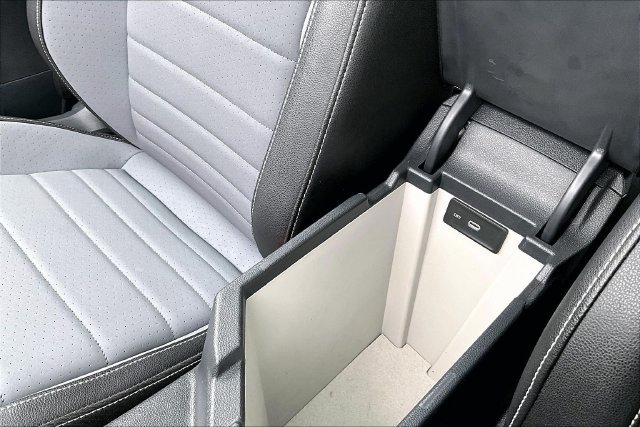 Used 2025 Volkswagen Jetta SE FWD image 15