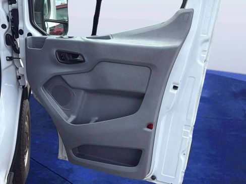 Used 2015 Ford Transit 250 130 Low Roof RWD image 17