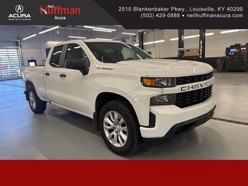 Used 2020 Chevrolet Silverado 1500 Custom w/ Custom Value Package AWD/4WD image 1