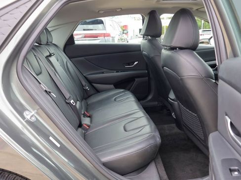 Used 2025 Hyundai Elantra Limited FWD image 10