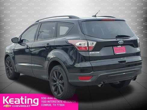 Used 2018 Ford Escape SE w/ SE Sport Appearance Package FWD image 2