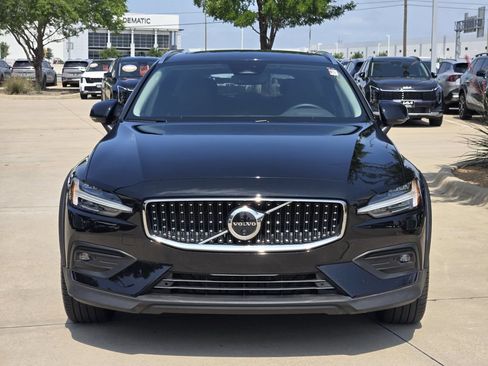 Used 2025 Volvo V60 B5 Cross Country Plus AWD/4WD image 11