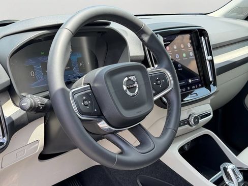 Certified 2023 Volvo XC40 B5 Plus w/ Climate Package AWD/4WD image 18