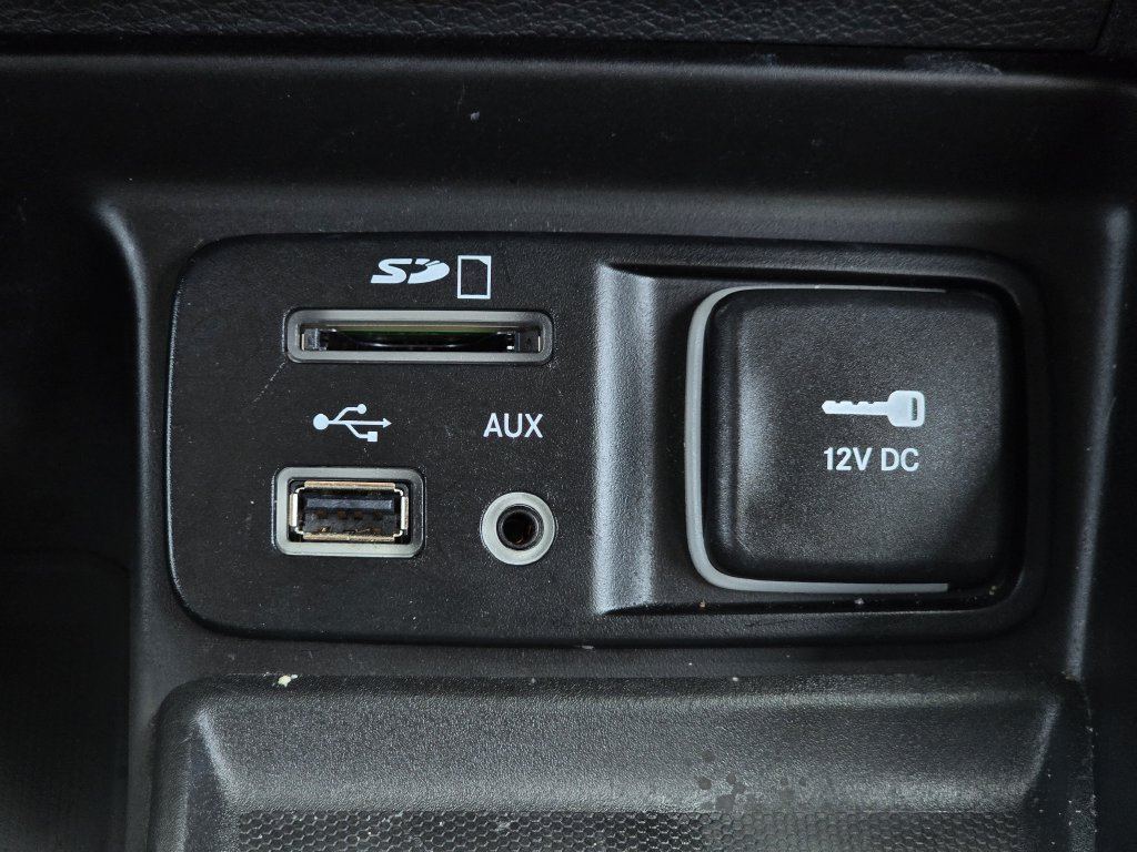 Used 2014 Jeep Cherokee Limited FWD image 24
