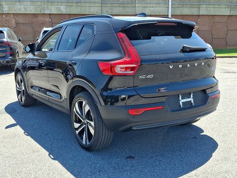 Used 2024 Volvo XC40 B5 Plus w/ Protection Package Premier AWD/4WD image 4