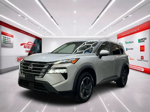 Used 2024 Nissan Rogue SV AWD/4WD image 3