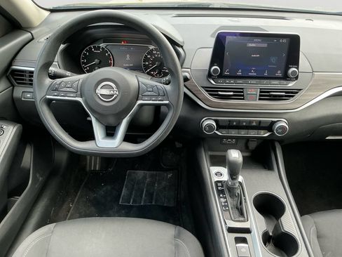 Used 2025 Nissan Altima 2.5 SV AWD/4WD image 16