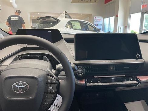 New 2026 Toyota Prius Plug-In Hybrid FWD image 16