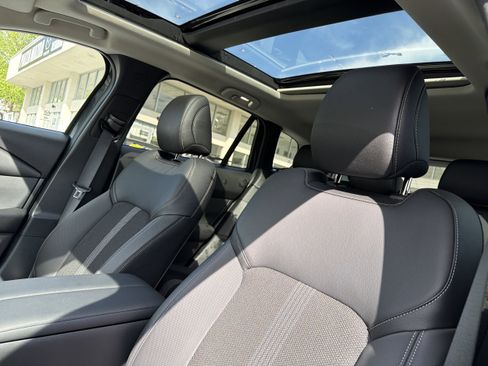Used 2025 MAZDA CX-50 AWD 2.5 S w/ Premium Package image 11