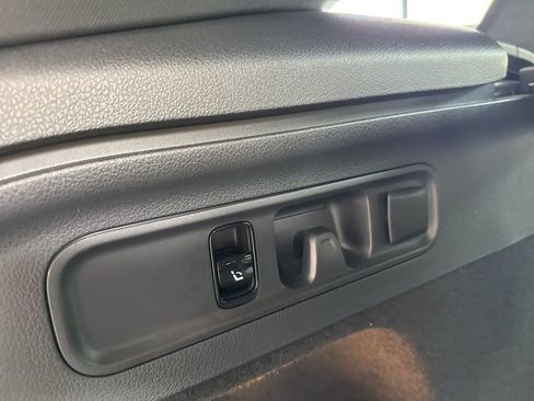 Certified 2025 Mercedes-Benz GLC 300 4MATIC image 30