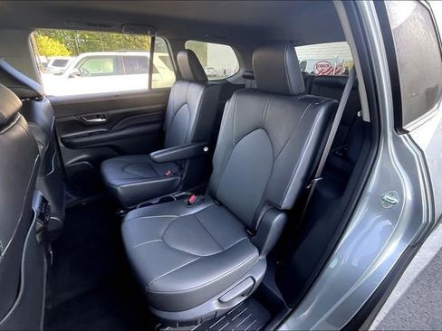 Used 2024 Toyota Grand Highlander AWD image 26