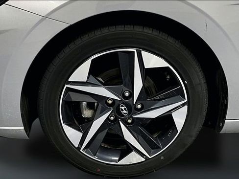 Used 2023 Hyundai Elantra Limited FWD image 30