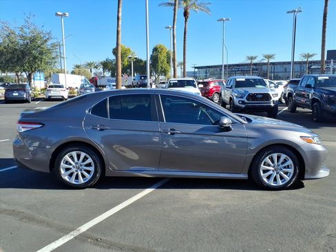 Used 2020 Toyota Camry LE image 7