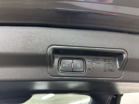 Used 2022 Ford Explorer XLT w/ Equipment Group 202A image 27