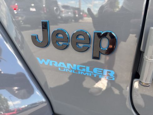 Used 2022 Jeep Wrangler Unlimited Sahara AWD/4WD image 9