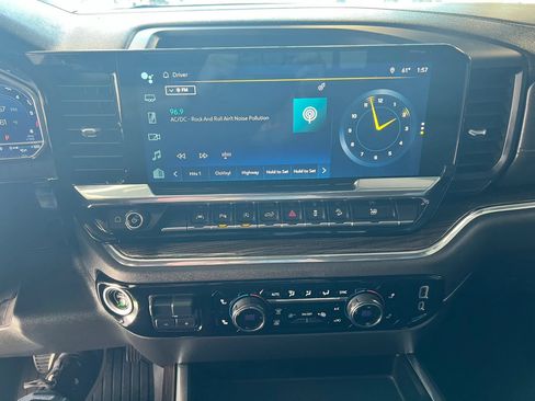 Used 2022 Chevrolet Silverado 1500 RST w/ Convenience Package II AWD/4WD image 16
