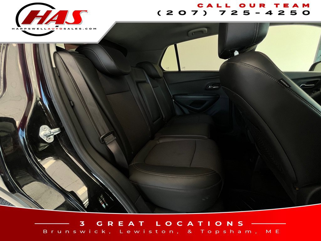 Used 2022 Chevrolet Trax LT w/ Midnight Edition AWD/4WD image 14