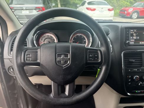 Used 2017 Dodge Grand Caravan SE w/ Power Window Group FWD image 18