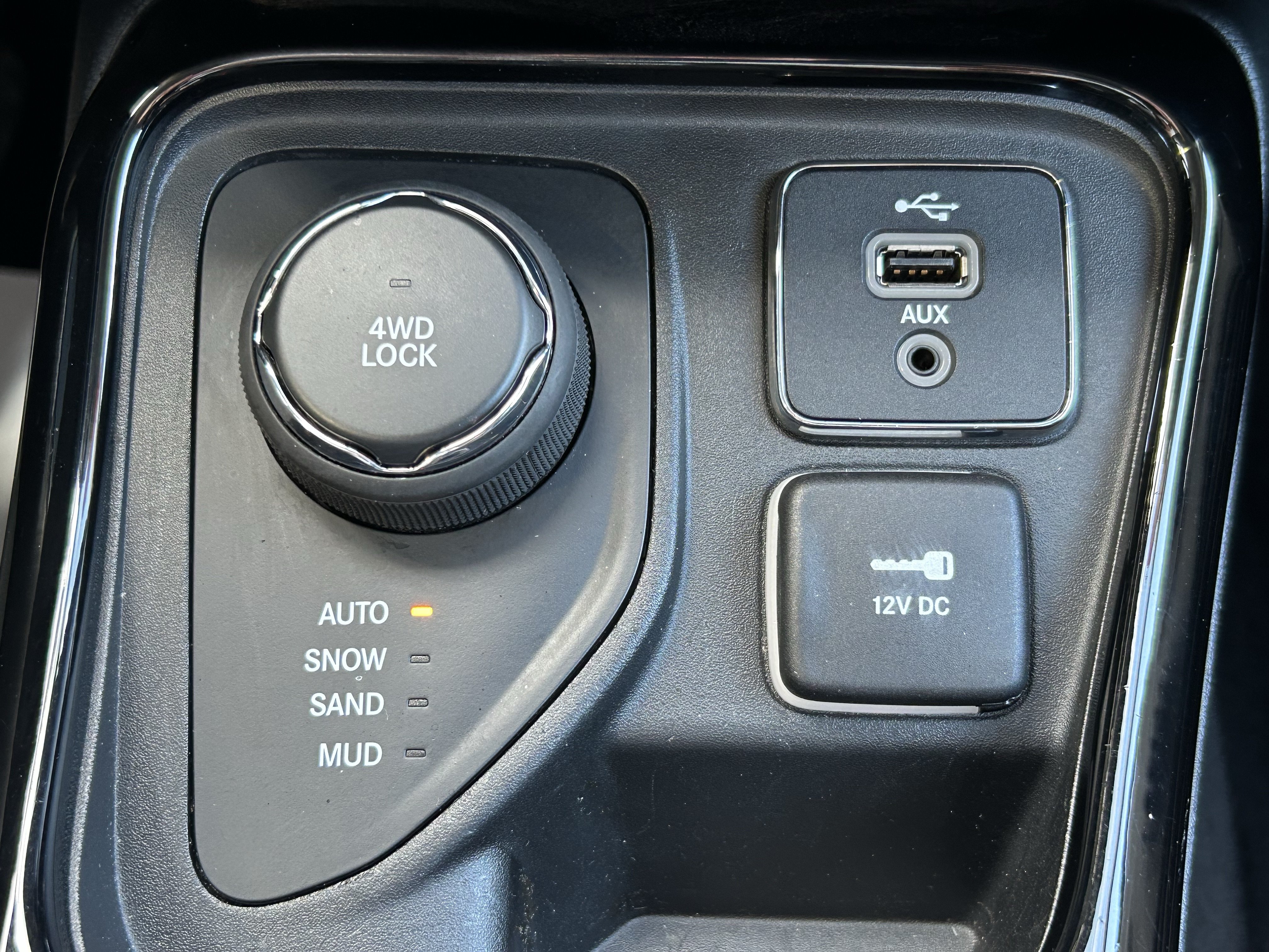 Used 2018 Jeep Compass Limited AWD/4WD image 31