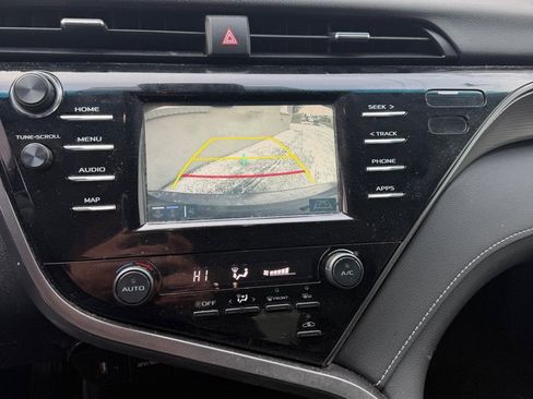 Used 2019 Toyota Camry SE image 6