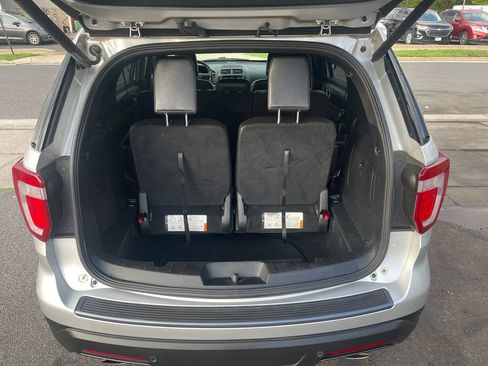 Used 2018 Ford Explorer XLT w/ Equipment Group 202A AWD/4WD image 21