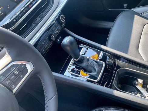 Used 2025 Jeep Compass Limited image 17