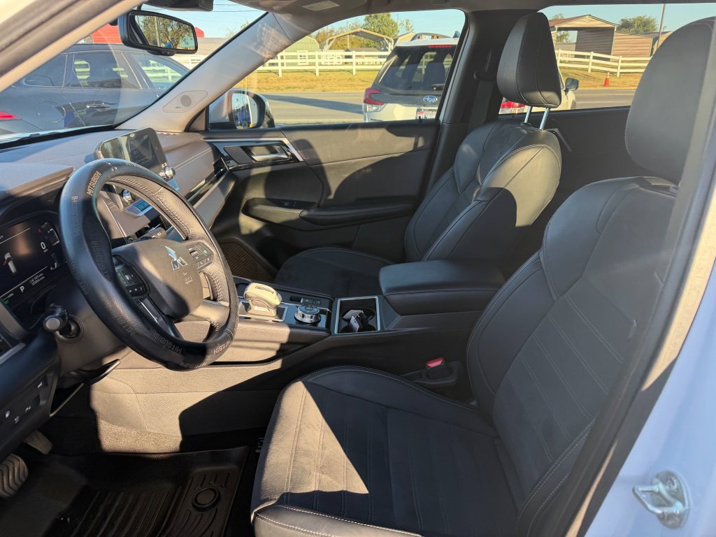Used 2024 Mitsubishi Outlander 4WD Plug-In Hybrid image 9