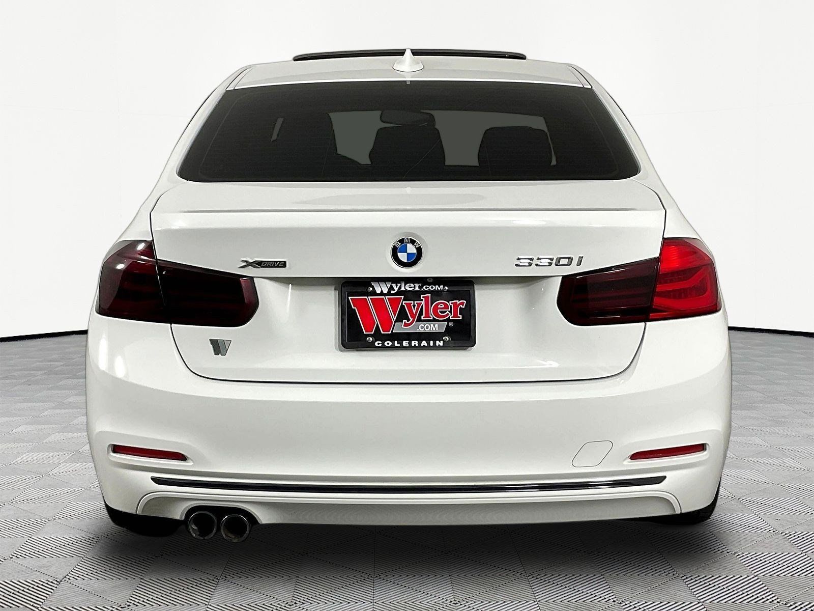 Used 2018 BMW 330i xDrive Sedan AWD/4WD image 5
