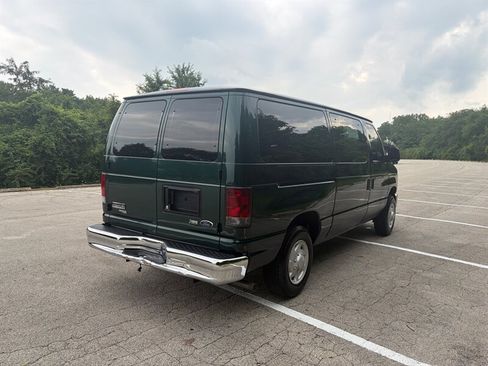 Used 2009 Ford E-150 and Econoline 150 Wagon RWD image 5