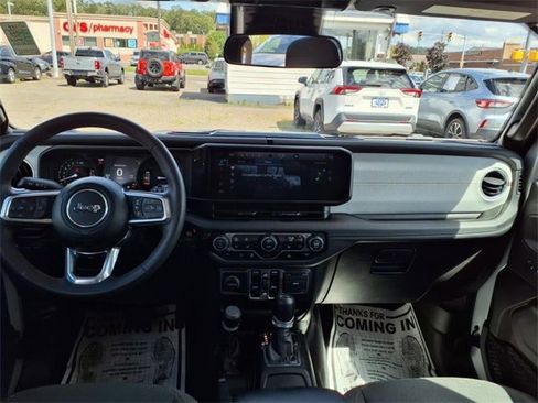 Used 2024 Jeep Wrangler Unlimited Sahara image 14