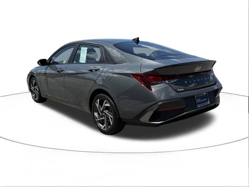 Used 2025 Hyundai Elantra Sport image 5