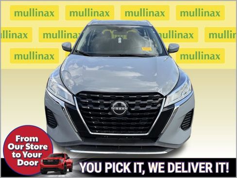 Used 2023 Nissan Kicks SV image 2