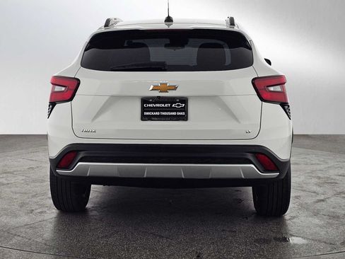 Used 2024 Chevrolet Trax LT w/ Driver Confidence Package FWD image 4