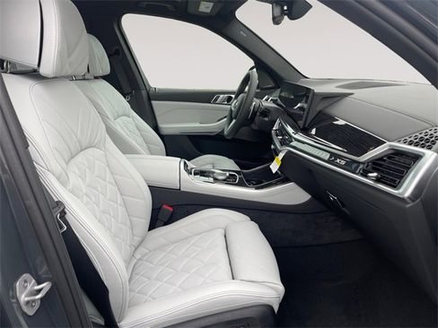 New 2026 BMW X5 xDrive40i w/ M Sport Package image 15