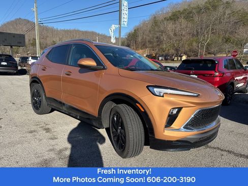 Used 2024 Buick Encore GX Sport Touring image 3