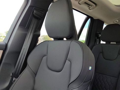 New 2026 Volvo XC90 B6 Plus image 24