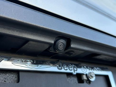 Used 2025 Nissan Pathfinder SV image 33