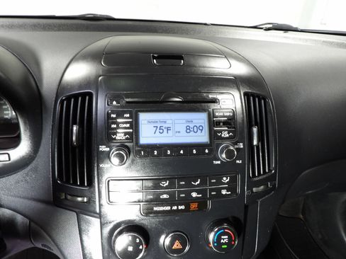 Used 2010 Hyundai Elantra SE FWD image 15