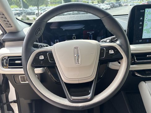 Used 2025 Lincoln Aviator Reserve AWD/4WD image 18