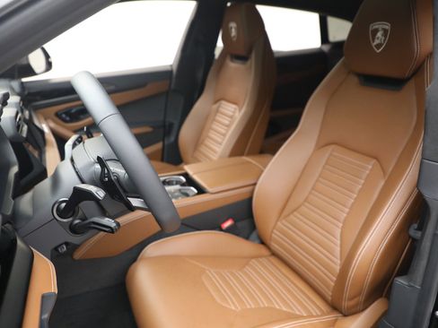 Used 2025 Lamborghini Urus SE AWD/4WD image 14