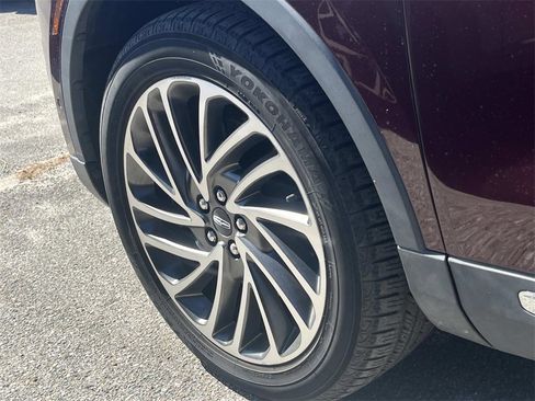 Used 2020 Lincoln Nautilus Reserve w/ Equipment Group 201A image 6