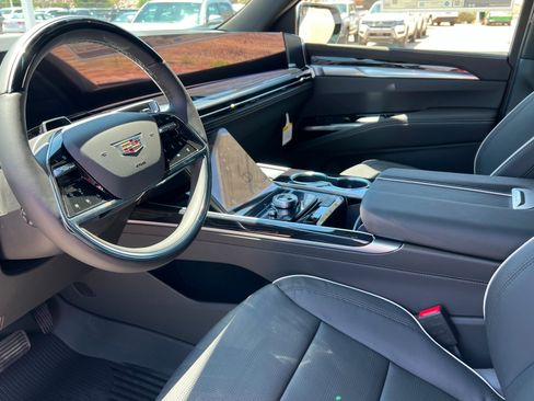 New 2026 Cadillac Escalade ESV Sport w/ Touring Package AWD/4WD image 16