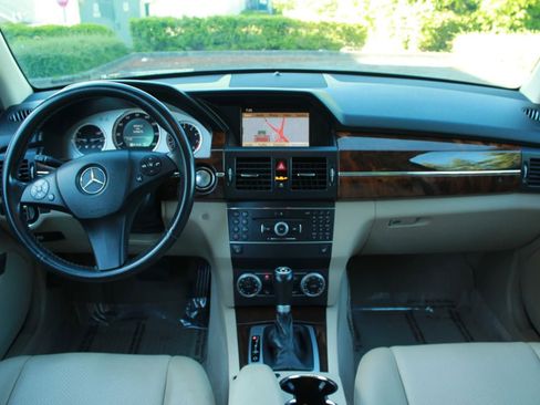 Used 2011 Mercedes-Benz GLK 350 4MATIC image 11