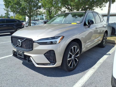 Used 2024 Volvo XC60 B5 Ultimate w/ Protection Package Premier AWD/4WD image 3