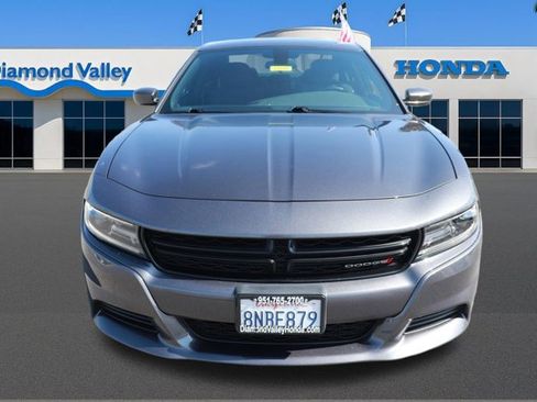 Used 2019 Dodge Charger SXT image 2