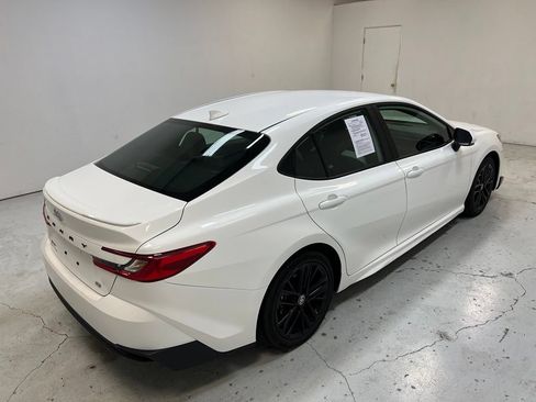 Used 2025 Toyota Camry SE FWD image 3